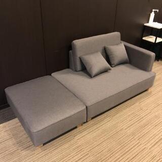 【展示品・未使用】2人掛け ソファ カウチソファ グレー オットマン付
