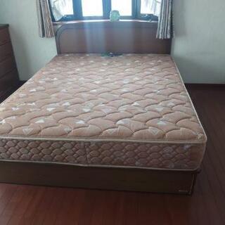 ベッド マットレス クイーンサイズ 木製