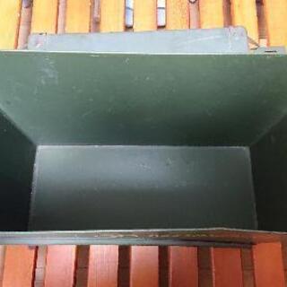 アメリカ軍の払い下げ品 アモカンです。