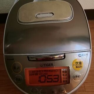 2015年製 タイガーIH炊飯ジャー 5.5合炊き　JKT-V100