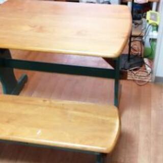 テーブル　とベンチ