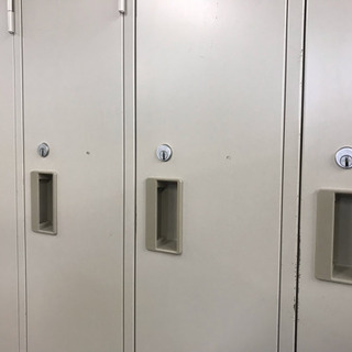 コクヨ 8人用ロッカー カギ有 中古 コクヨ 8人用ロッカー カギ有 中古