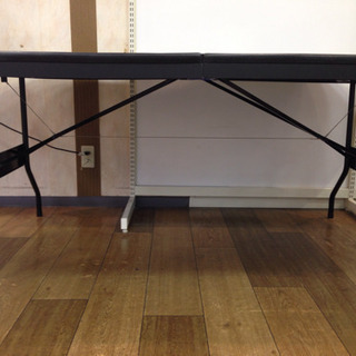 取りに来れる方限定！BARRINGTONのﾎﾟｰｶｰﾃｰﾌﾞﾙです！