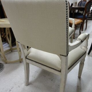 Theodore Alexander アンティーク調アームチェア 布張り ホワイト【ユーズドユーズ名古屋天白店】 J377