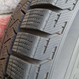 タイヤ　205　16インチ　スタッドレス（アルミ付き）