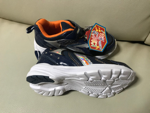 新品 17 光るスニーカー 男の子 うたこ 東羽衣のキッズ用品 子供用シューズ の中古あげます 譲ります ジモティーで不用品の処分