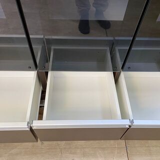 K7*21 松田家具 ガーネット フリーボードになるブラックガラス本棚 本棚  収納家具 難あり