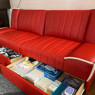 【ネット決済】収納付きアメリカンタイプの赤色ソファベッド