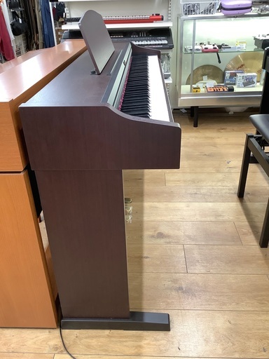 電子ピアノ ROLAND MP101D-MH のご紹介です。 大人気ROLAND(ローランド