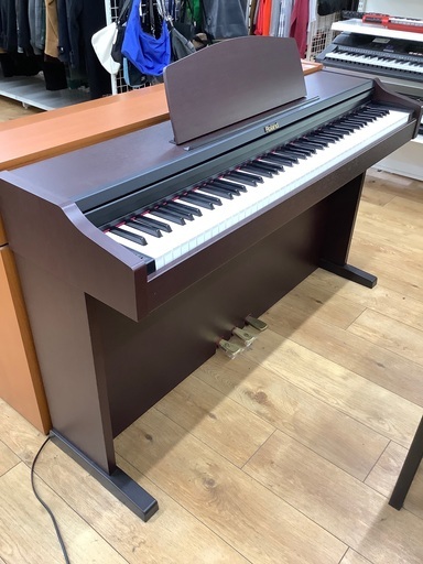 電子ピアノ　ROLAND MP101D-MH のご紹介です。