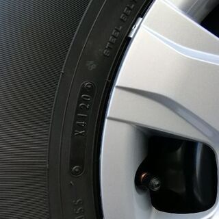 200系ハイエース純正鉄ホイールとタイヤのセットです