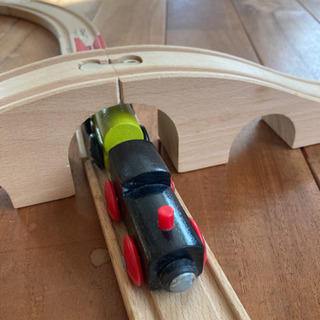 IKEA 木製レールとマグネット連結列車