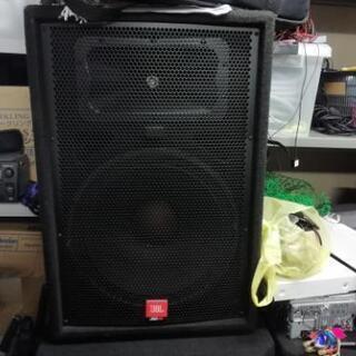 JBLスピーカー4台プラススーパーウーファー2台