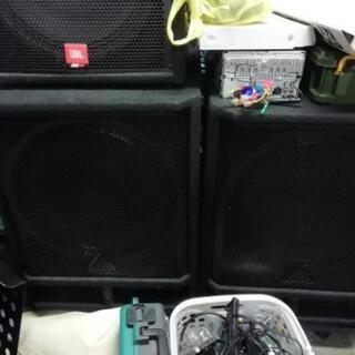 JBLスピーカー4台プラススーパーウーファー2台