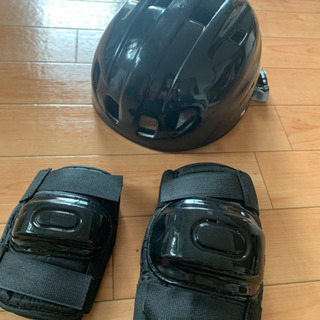 「未使用」6歳子供用ヘルメットとプロテクター