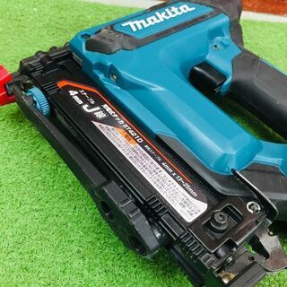 マキタ makita ST421D 充電式タッカ【リライズ野田愛宕店】【店頭取引限定】【中古】管理番号：ITCP9KWU219G マキタ makita ST421D 充電式タッカ【リライズ野田愛宕店】【店頭取引