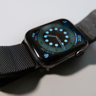 アップル Apple Watch 6（GPS + Cellular）ステンレス