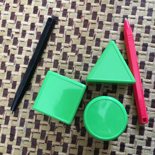 磁気ボード用のペンとスタンプ