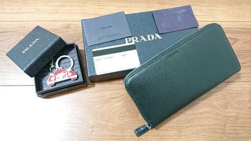 レア★新品★未使用★箱付 PRADA キーリング 車★直営店購入★レッド×シルバー★ユニセックス★キーホルダー 車モチーフ★プラダ出品⑧