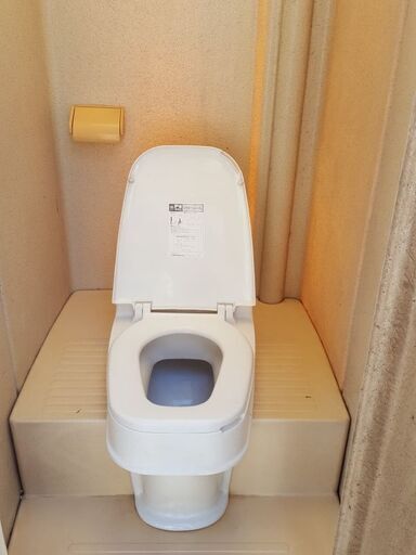 【状態は良いです】仮設トイレ(汲取り式)、軽いので搬入は簡単です。