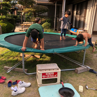屋外用トランポリン