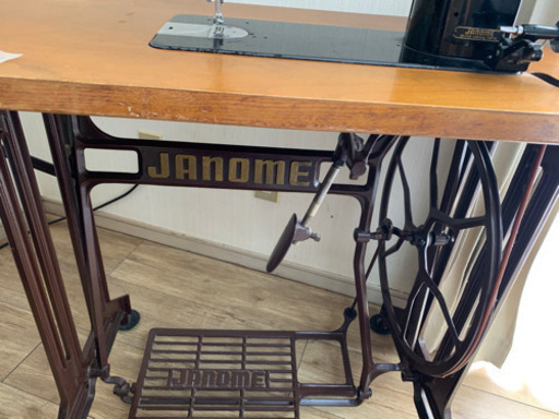 大幅値下げ！アンティーク足踏みミシンJANOME(職業用)