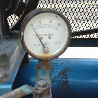 コンプレッサー エンジンタイプ イワタ製 ❢ 実働 ❢❢ 電気の使えない