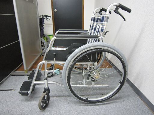 中古】 車イス マツナガ製 自走式 タイヤ、チューブ左右新品交換済み