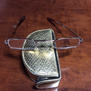 シニアグラス ➕3,00   未使用品   折りたたみ老眼鏡ケー...