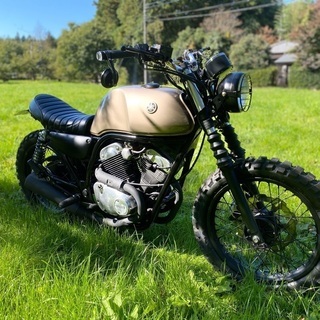 ヤマハSRV250 カスタム　ブラットスタイル　カフェレーサー