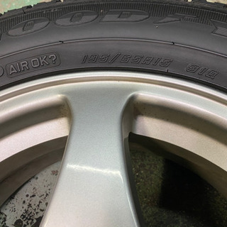 車のパーツ 195/65R15・スタッドレスタイヤ+アルミホイール PCD100-5H 