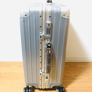 新品未使用！人気の機内持ち込みシルバーのスーツケース！