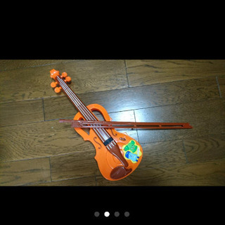 コッシーデザイン サボさんのバイオリン