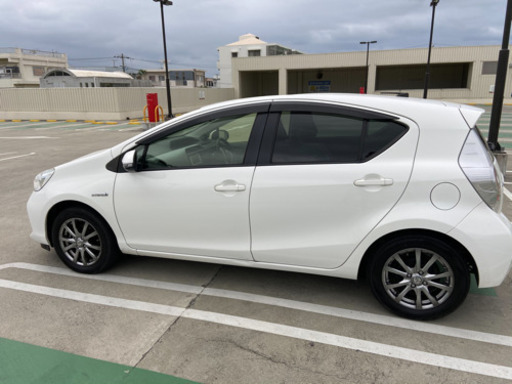 Toyota Aqua 白 やーや 石垣のアクアの中古車 ジモティー