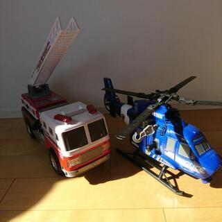 コストコで購入した大きい消防車とヘリコプター