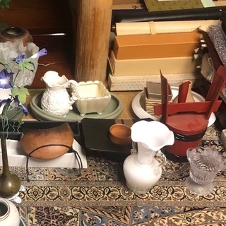 花瓶、掛け軸、他。100点近くあります