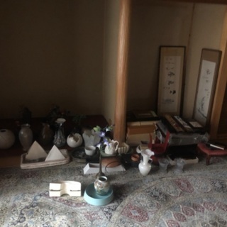 花瓶、掛け軸、他。100点近くあります
