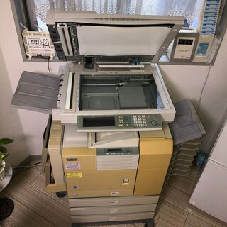 コピー機　シャープ　複合機 AR-3５０M製番４５０２５８１１ お譲りします、新品のトナーカートリッジ（8,000円）付き。　オフイスの移転のため現在使用中のシャープ複合機をOnline向きの機種に変更につき譲渡します、買取り機のため追加費用は不要です。B5, A4, B4, A3各用紙のカートリッジ付き、両面コピーやソート機能付きです