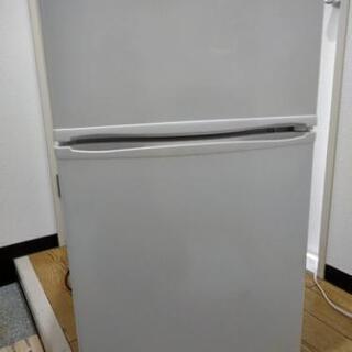 ミニ冷蔵庫　Maxzen 白　食料品の保管に便利です。