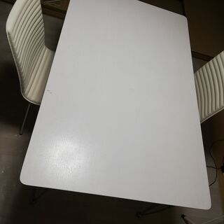 テーブル、椅子　【11/21～11/28で引取り可能な方に差し上...