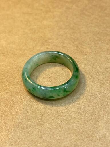1万円引き くりぬき指輪 リング 本翡翠 氷ヒスイ 緑色 誕生日プレゼント 縁起物 本物保証