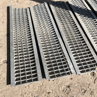 合計7枚 グレーチング 6トン用 GTU-25-18×2枚 他5枚 用水路 側溝 溝幅:180mm用 