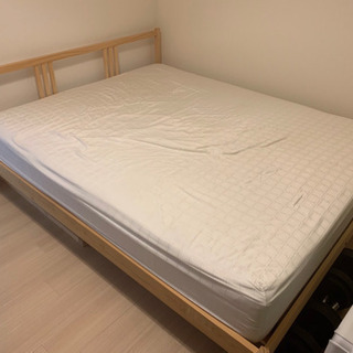 IKEA クイーンサイズベッド　ベッドフレーム付き