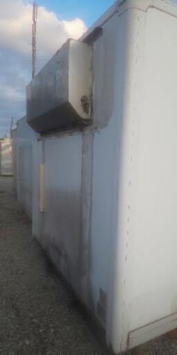 鍵穴付き】【南京錠使えます】保冷コンテナ バイクガレージ 資材入れ