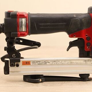 マキタ 高圧エアタッカ エアダスタ付 4mm 赤 AT425HB(D3704mwxY)