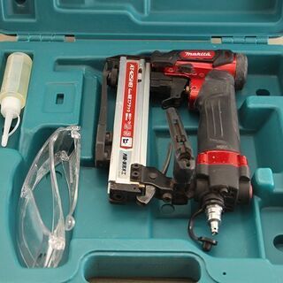 マキタ 高圧エアタッカ エアダスタ付 4mm 赤 AT425HB(D3704mwxY)