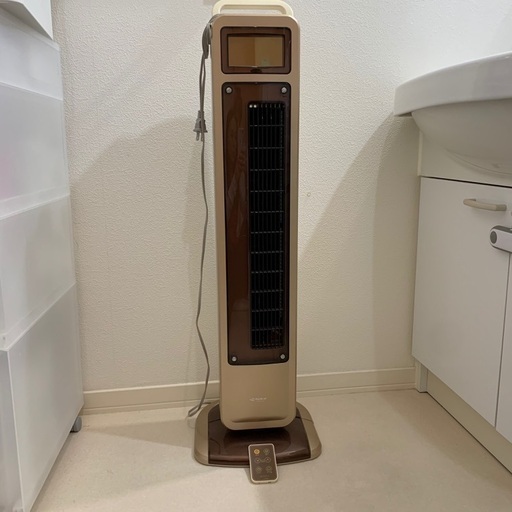 ★サコダ★タワー型　リモコン付き扇風機