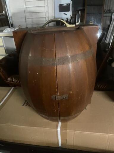 樽型物入れ
