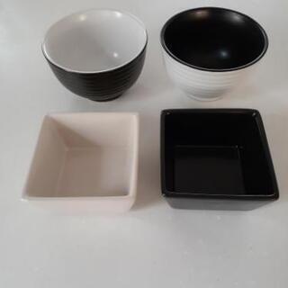 白黒の茶碗と小鉢　４点セットの画像