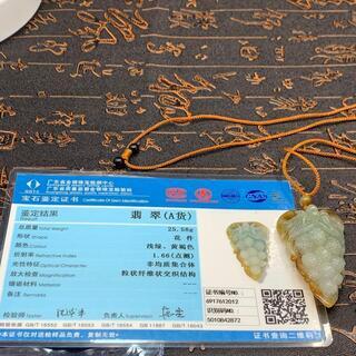  本翡翠　ペンダント  ネックレス 葡萄 蜘蛛 お手作り　ミャンマー産　天然翡翠 ヒスイA貨 男女兼用 鑑別書有 2022072310